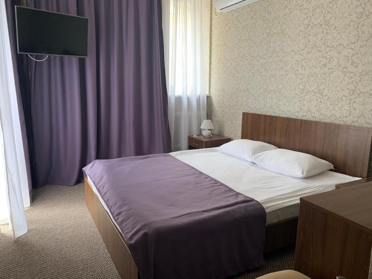 Kozatskiy Hotel Kyiv Exterior photo