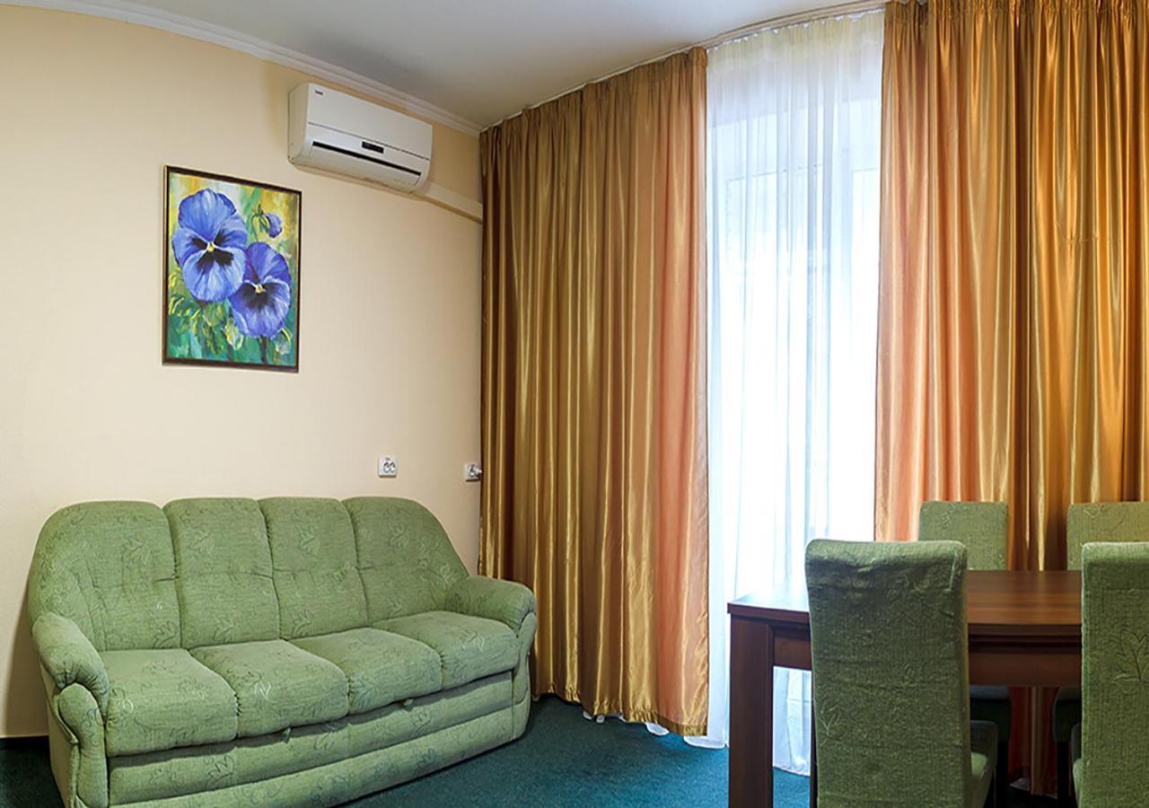 Kozatskiy Hotel Kyiv Exterior photo