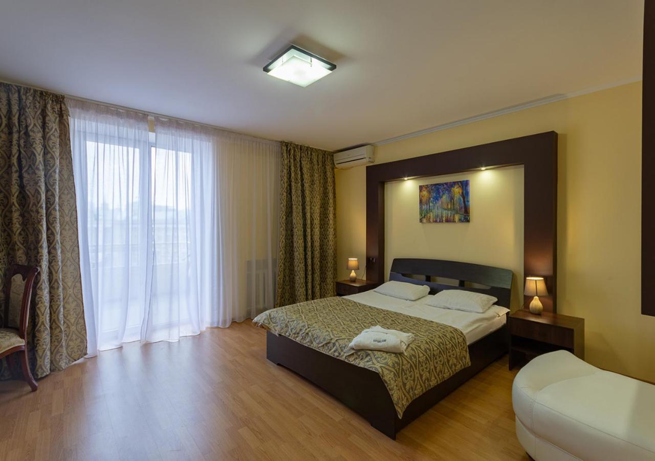 Kozatskiy Hotel Kyiv Exterior photo