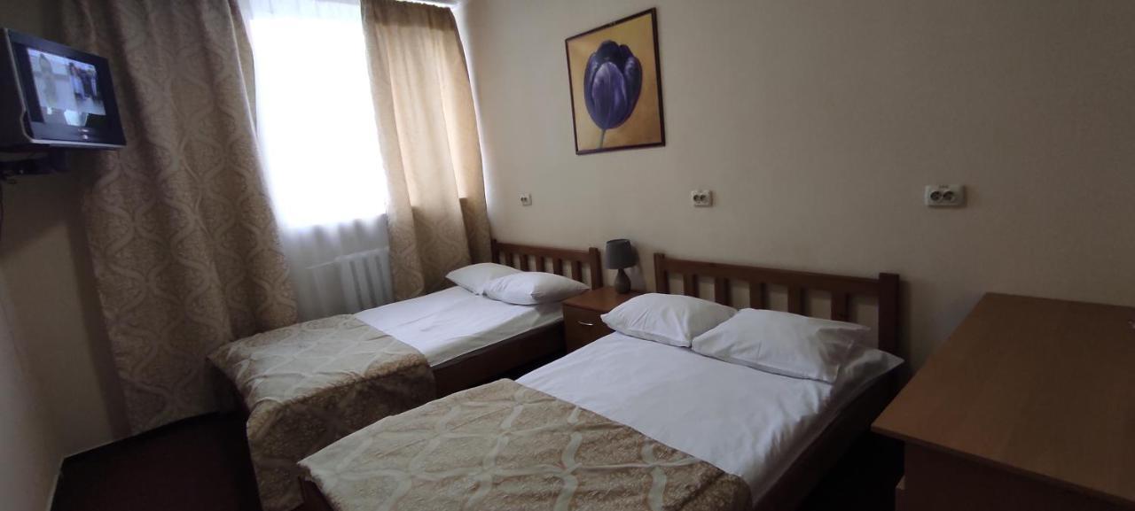 Kozatskiy Hotel Kyiv Exterior photo